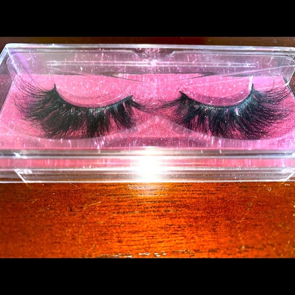 🎉 2/$20 🎉- 15MM Silk Lashes - Picture 5 of 6